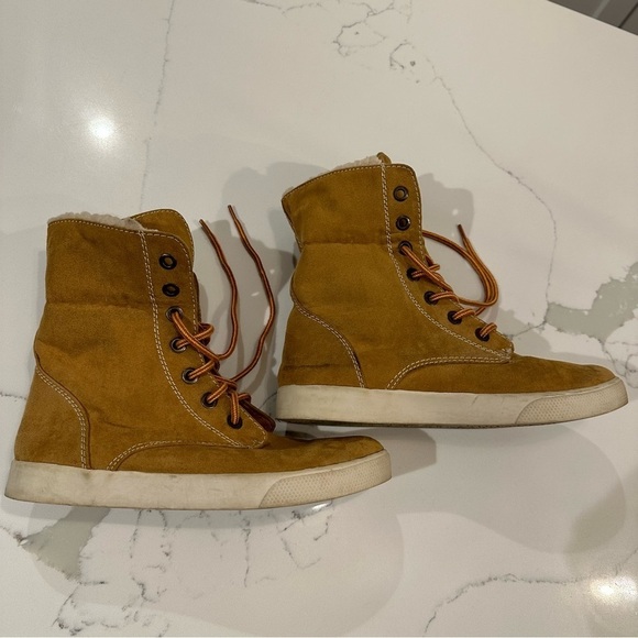 Mudd Faux Fur Suede Tan Foldover Hi Top Sneaker Booties 90’s Y2K Women’s Size 8 - Picture 6 of 13